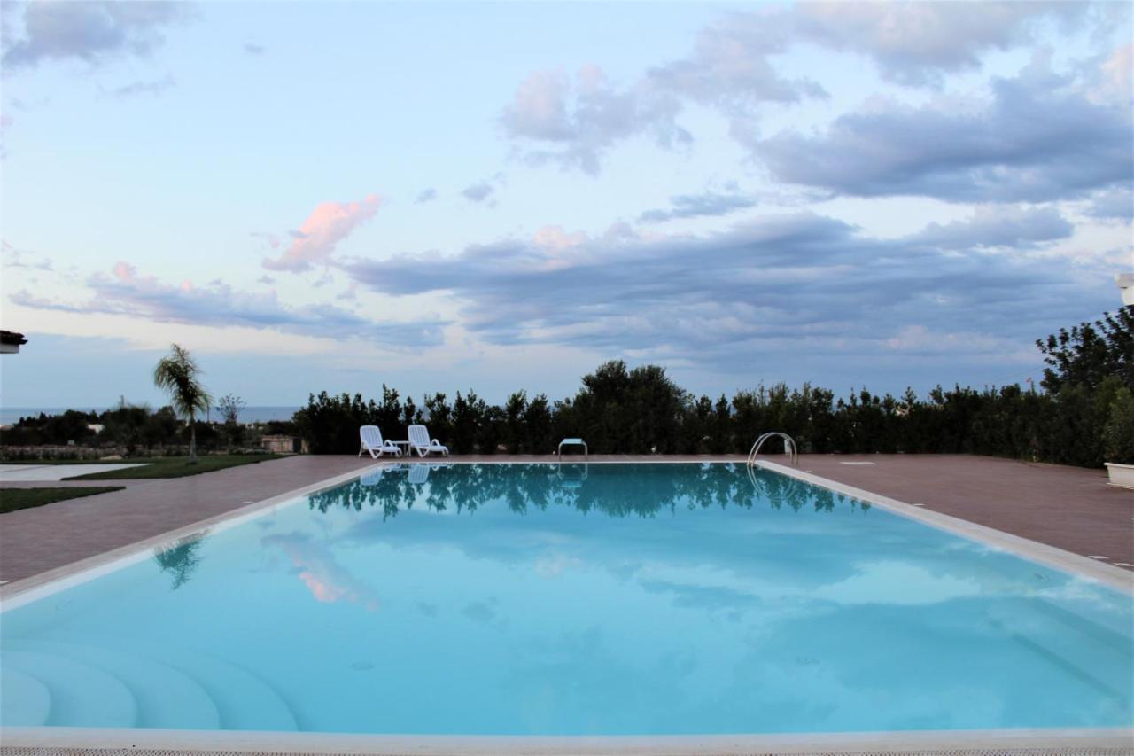 Villa Maria - Apartments In Villa With Pool Полиньяно-а-Маре Экстерьер фото