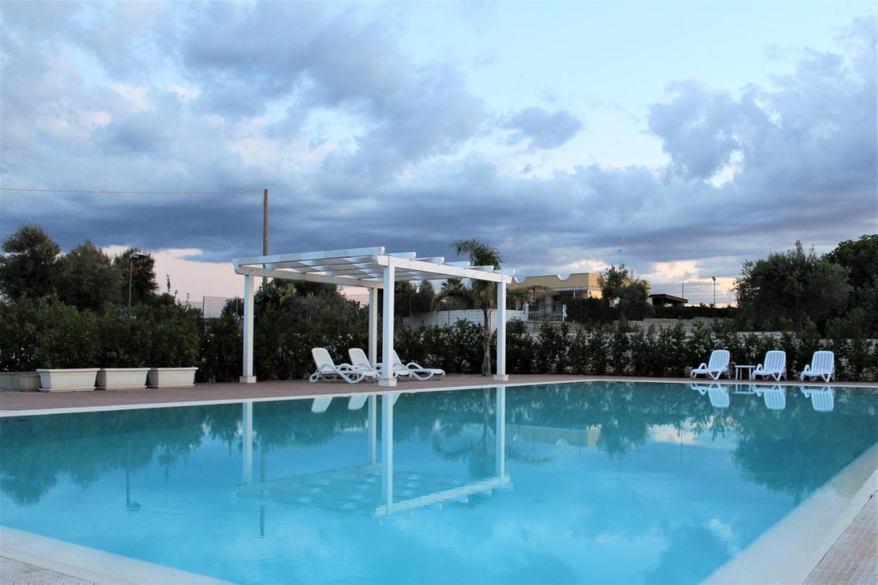 Villa Maria - Apartments In Villa With Pool Полиньяно-а-Маре Экстерьер фото