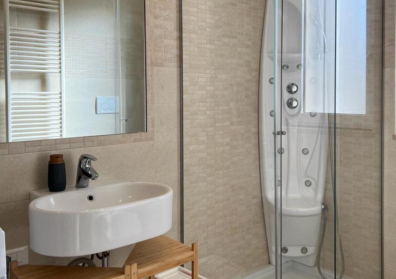 Villa Maria - Apartments In Villa With Pool Полиньяно-а-Маре Экстерьер фото