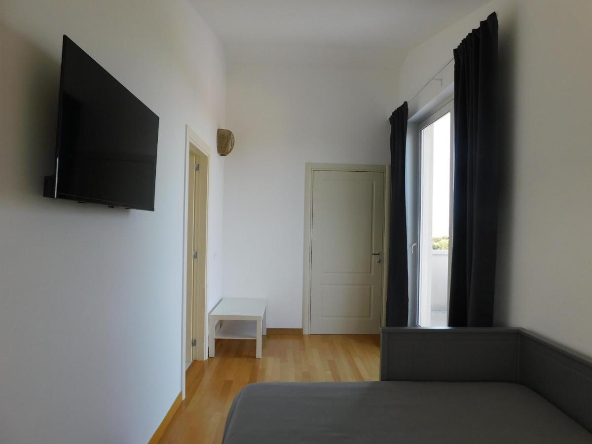 Villa Maria - Apartments In Villa With Pool Полиньяно-а-Маре Экстерьер фото