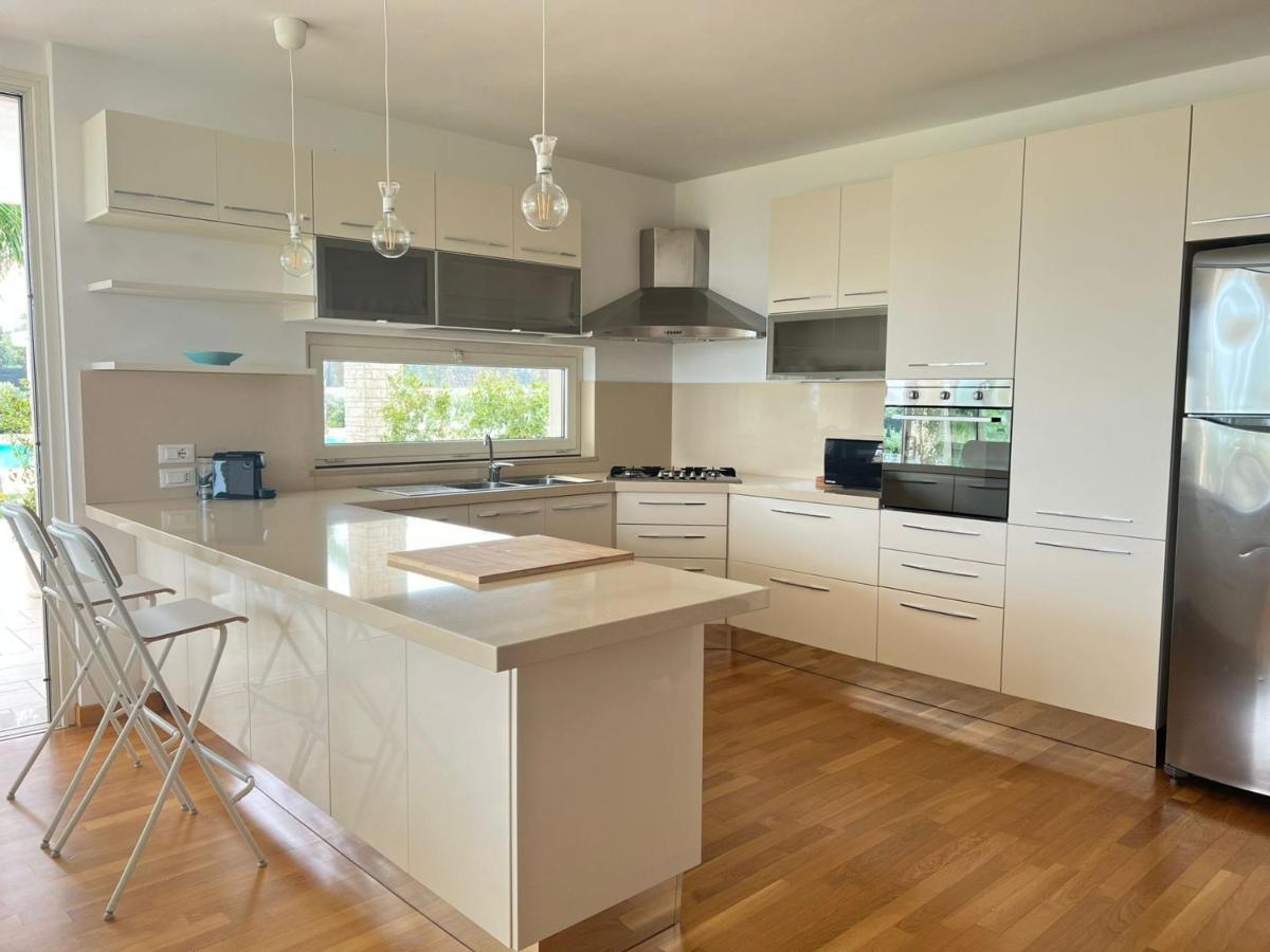 Villa Maria - Apartments In Villa With Pool Полиньяно-а-Маре Экстерьер фото